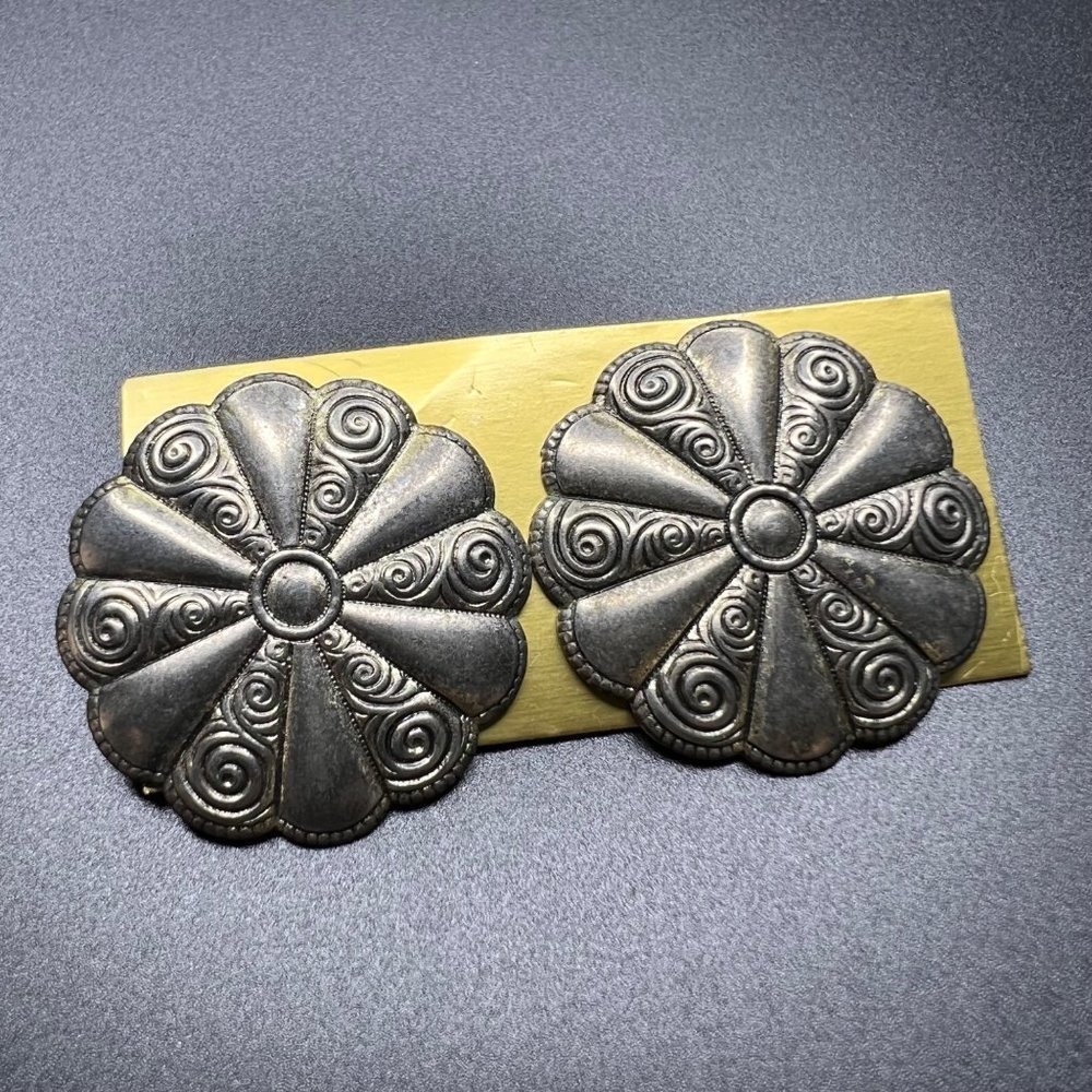 VINTAGE Disc Circle Earrings Silver Tone Flower